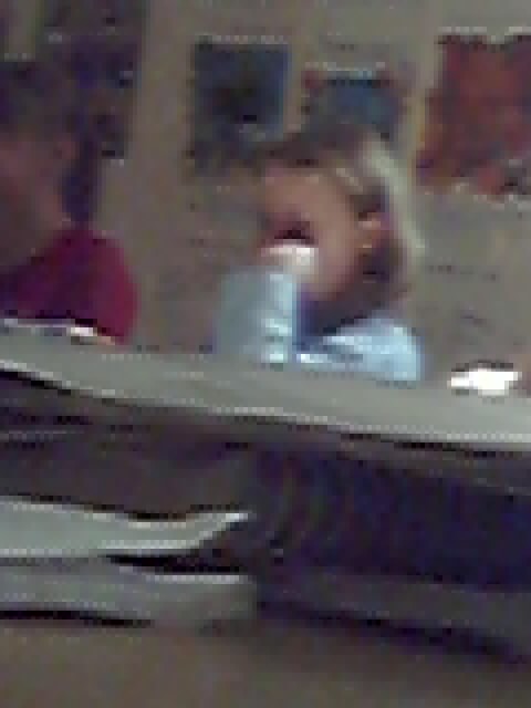 D�ri//Id�n j�tt �s ment is el, val�sz�n� Gyuri b� feleltet�se miatt :P El�g fura, hogy emiatt sulit v�lt :S